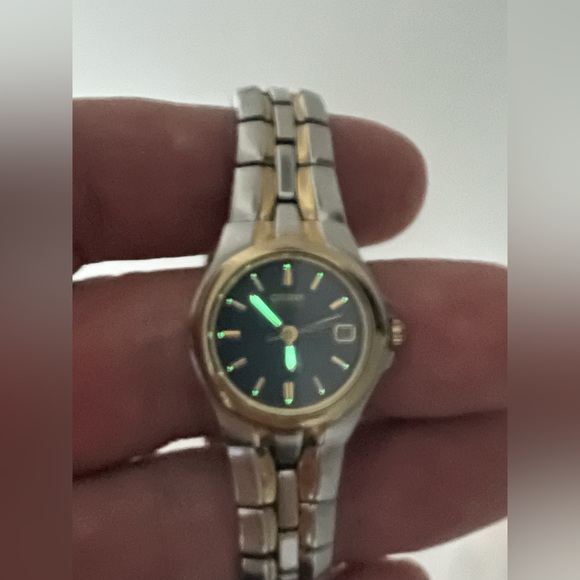 Citizen Eco-Drive Two Toned Ladies 100m Analog/Date EO11-K15711  Black Dial - Picture 7 of 7